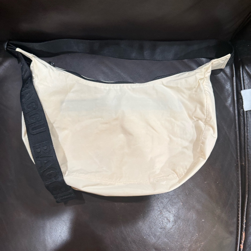 BAGGU Cream and Black Shoulder Bag